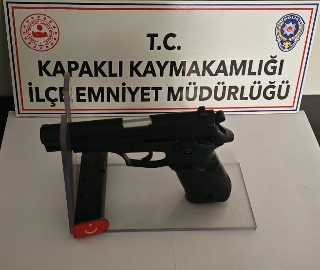 Kapaklı&rsquo;da 2 ruhsatsız tabanca ele ge&ccedil;ti
