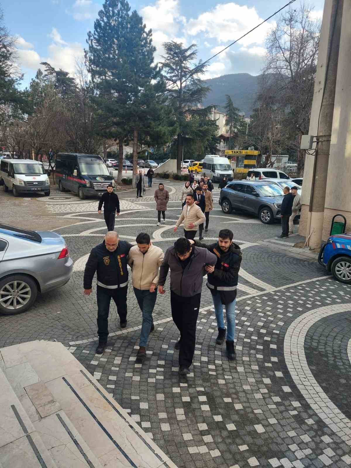 Akşehir&rsquo;de silah ka&ccedil;ak&ccedil;ılığı operasyonu: 6 tutuklama
