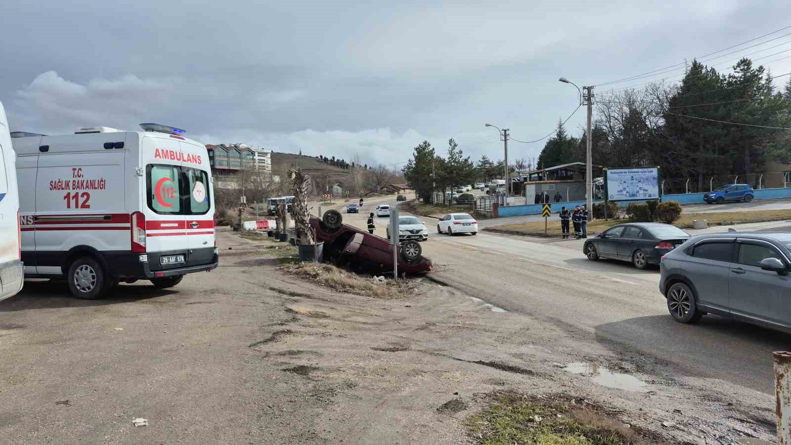 Kontrolden çıkan otomobil takla attı