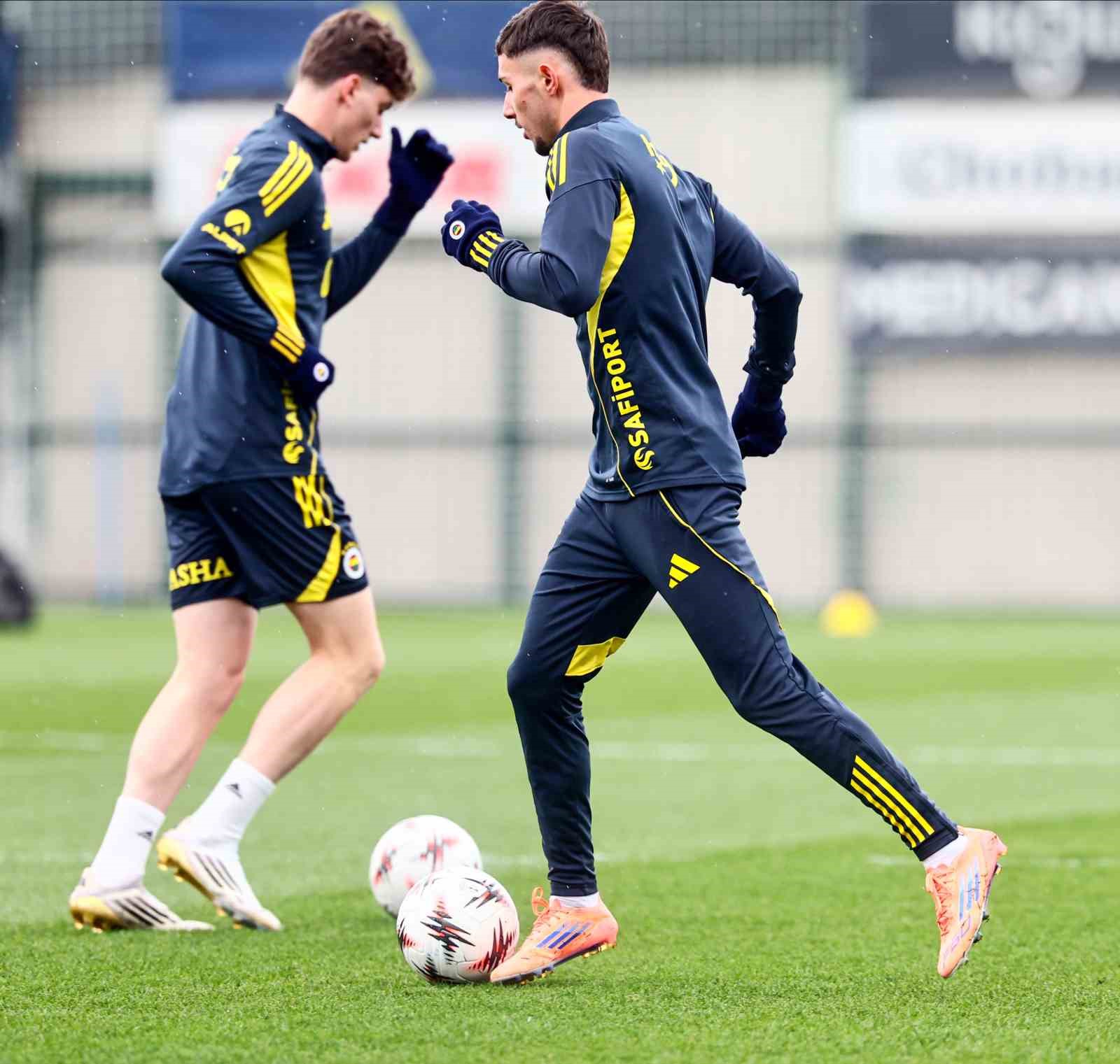 Fenerbahçe’de FCSB maçının hazırlıkları başladı
