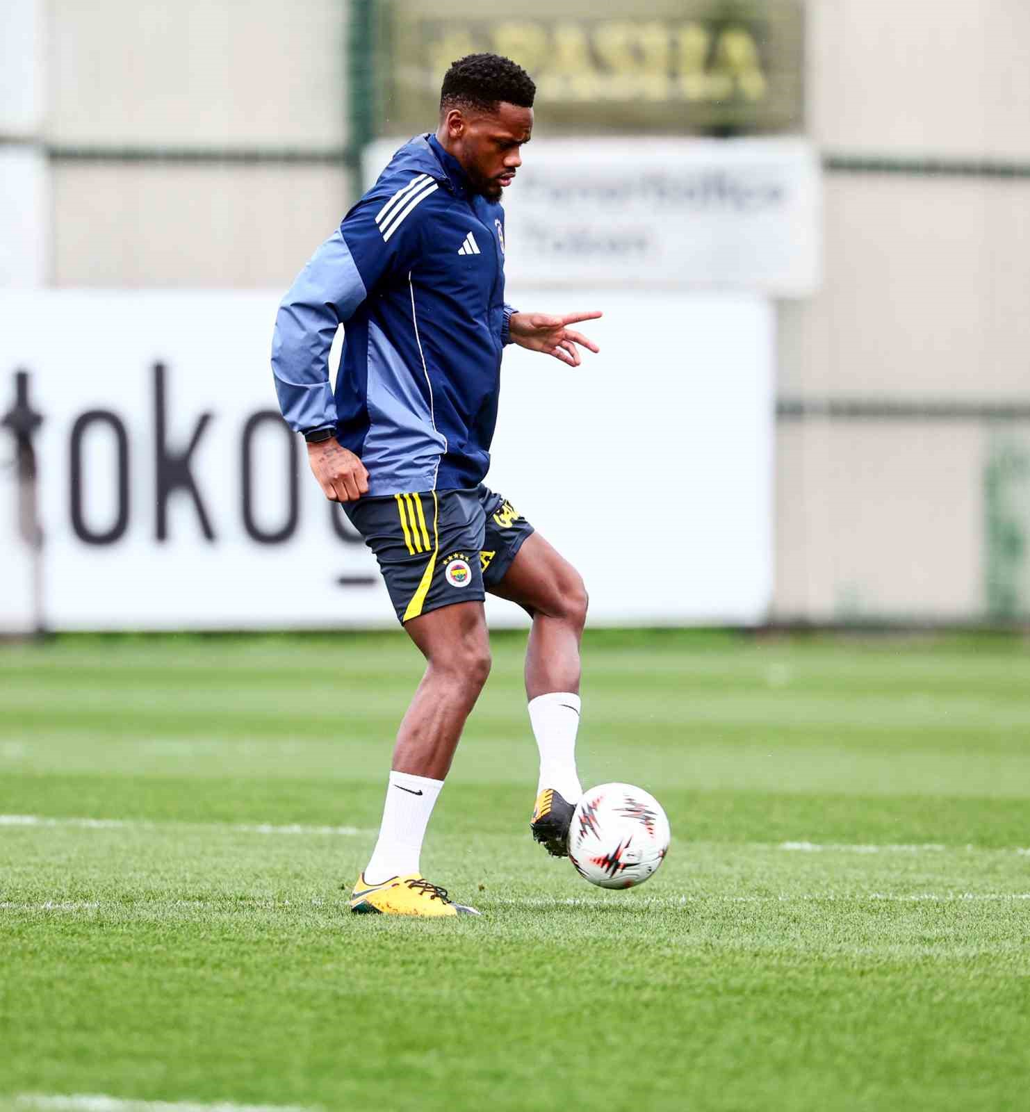 Fenerbahçe’de FCSB maçının hazırlıkları başladı