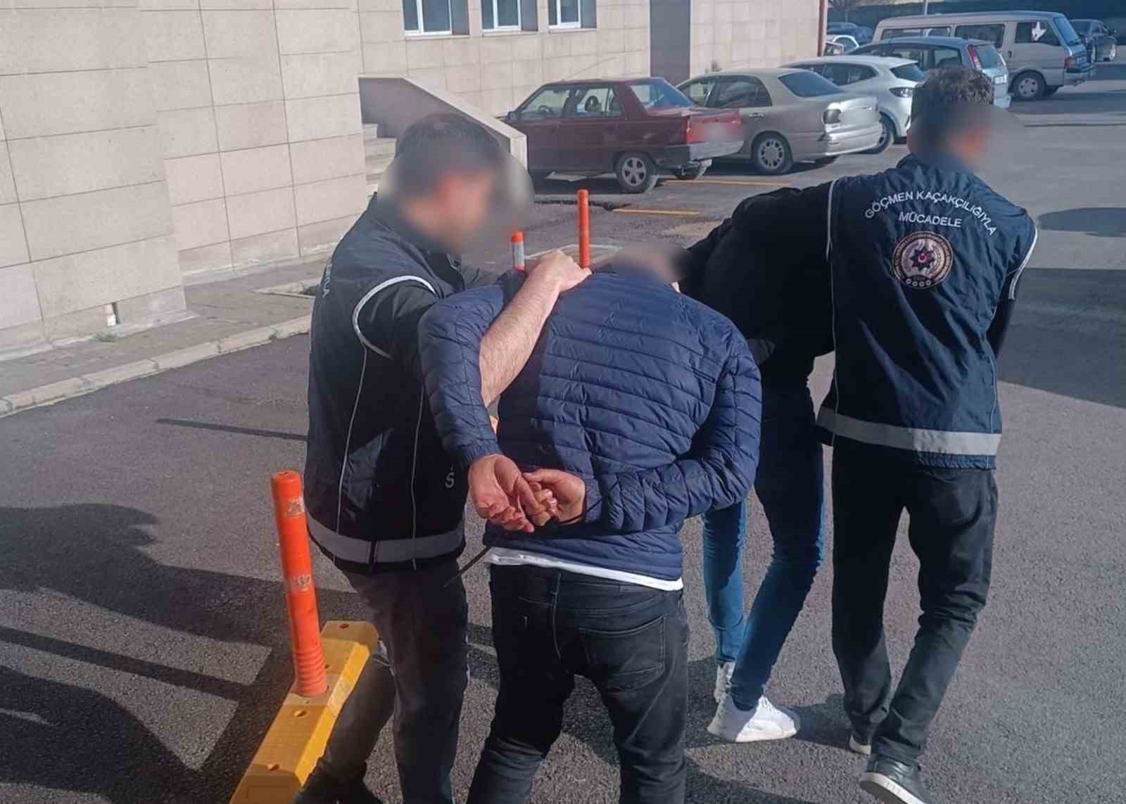 Erzincan&rsquo;da 19 ka&ccedil;ak g&ouml;&ccedil;men yakalandı, 3 organizat&ouml;r tutuklandı
