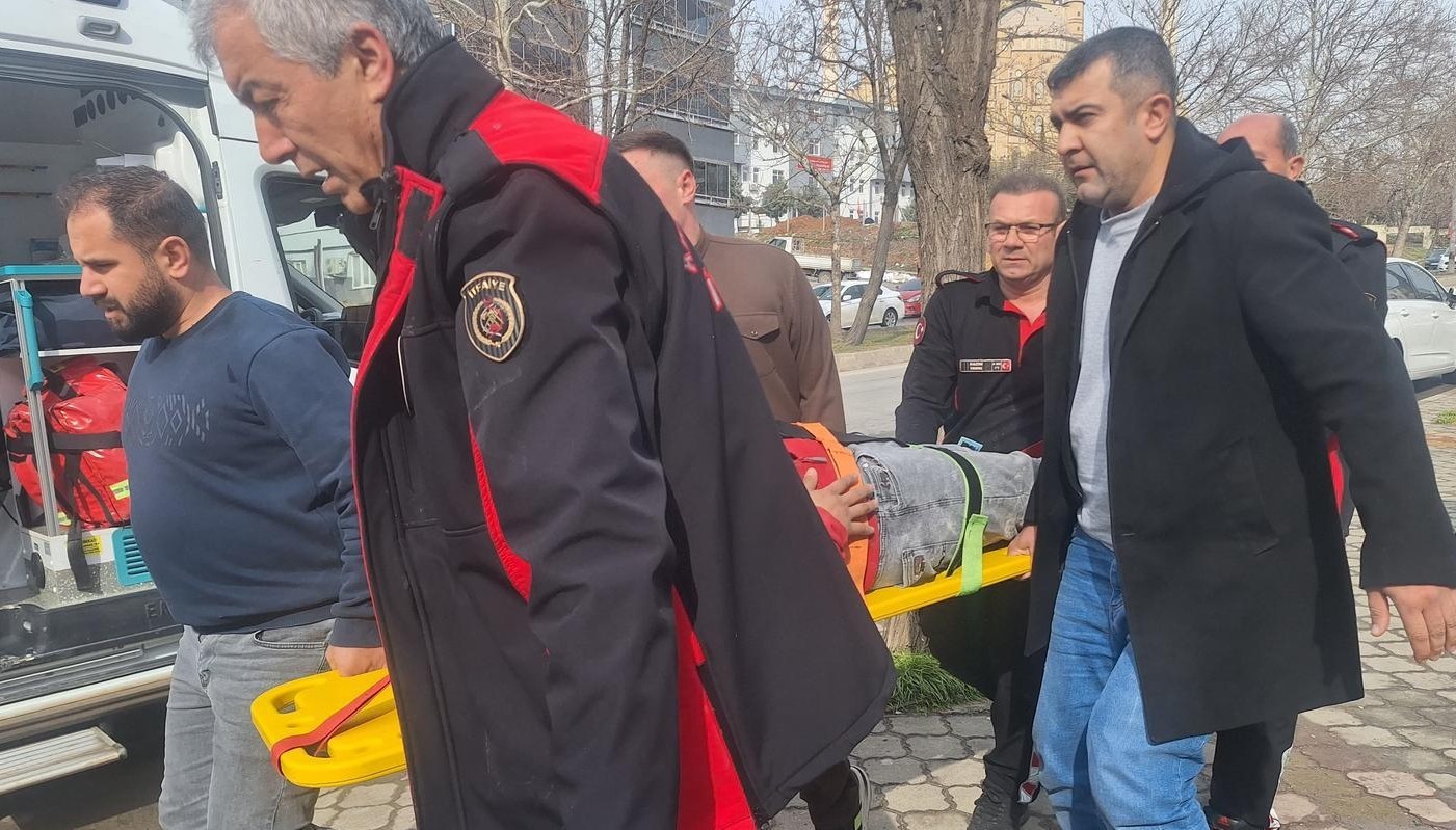 Asansör boşluğuna düşen şahıs kurtarıldı