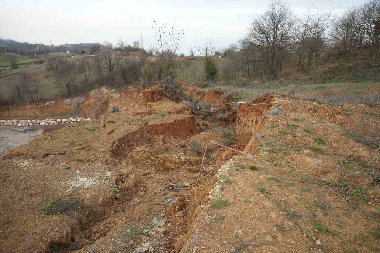 Kirazlıyayla&rsquo;da binlerce ton kimyasal atık doğaya karıştı
