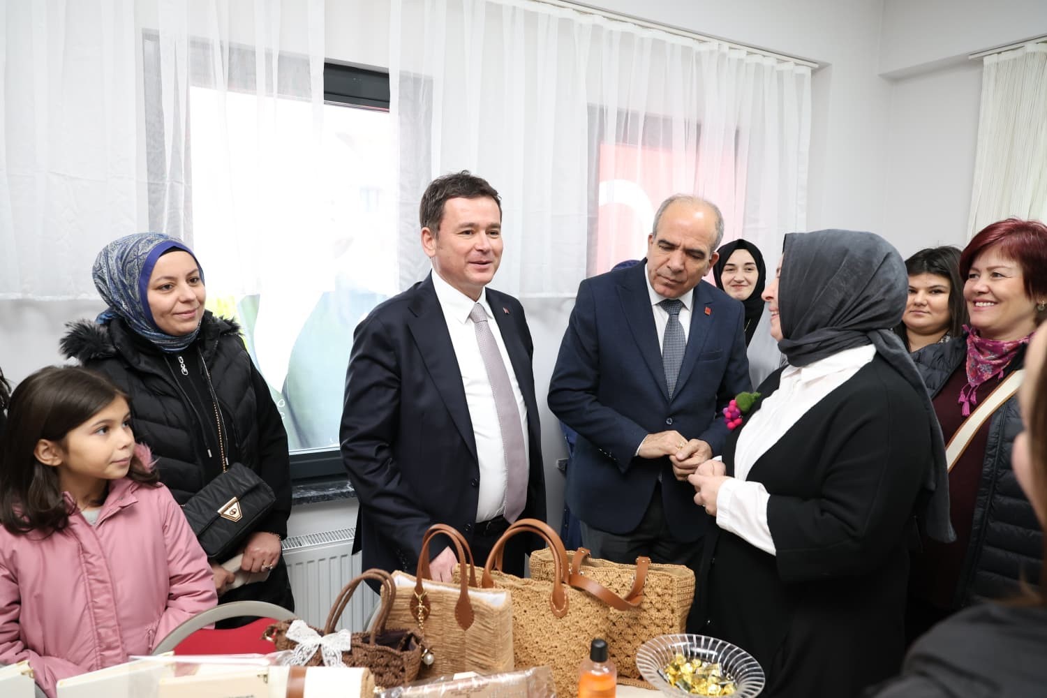 Mahalleli talep etti, Başkan Aydın hemen yerine getirdi
