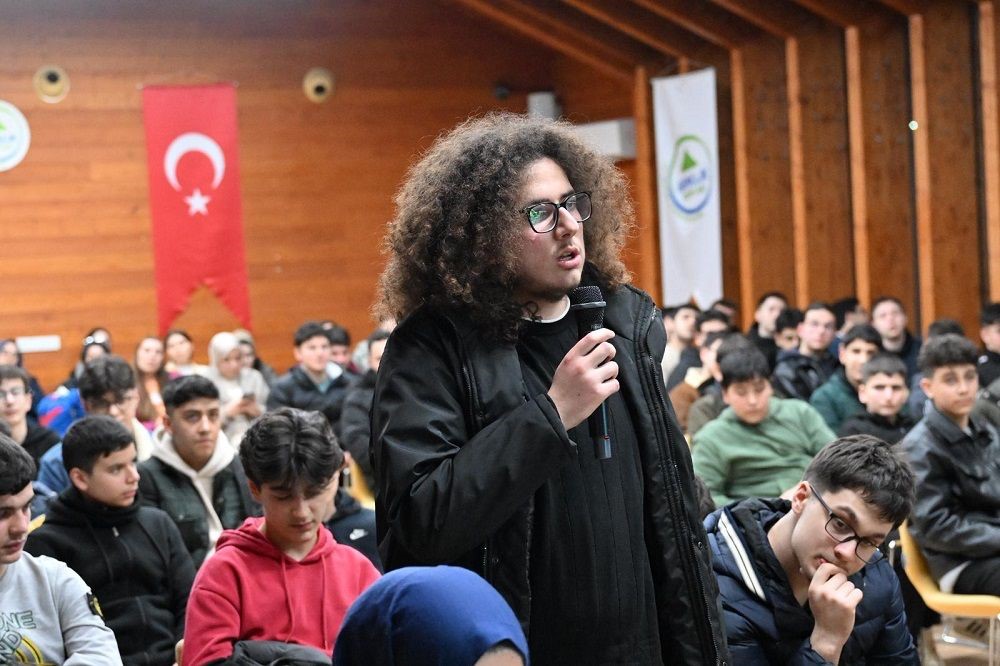 Başkan Vekili Karadeniz, "Gençlik Kampları" programında öğrencilerin sorularını yanıtladı