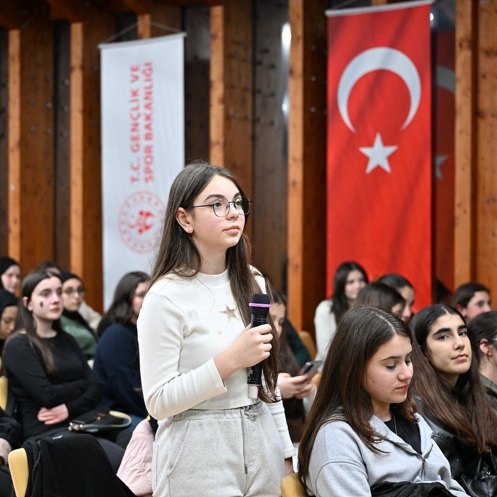 Başkan Vekili Karadeniz, "Gen&ccedil;lik Kampları" programında &ouml;ğrencilerin sorularını yanıtladı
