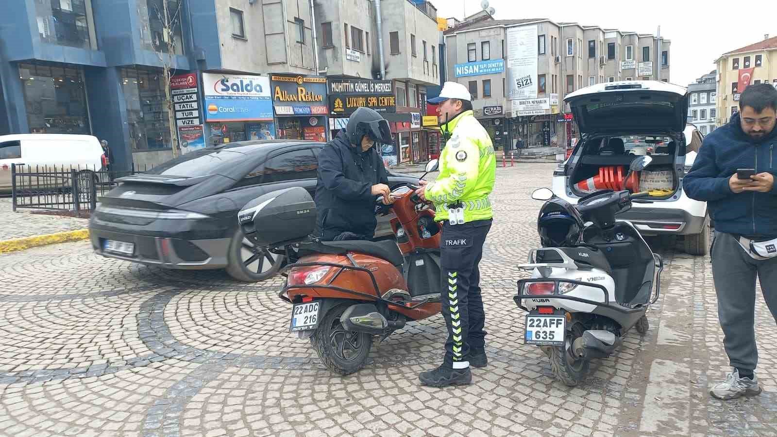 Edirne&rsquo;de motosiklet s&uuml;r&uuml;c&uuml;lerine trafik denetimi
