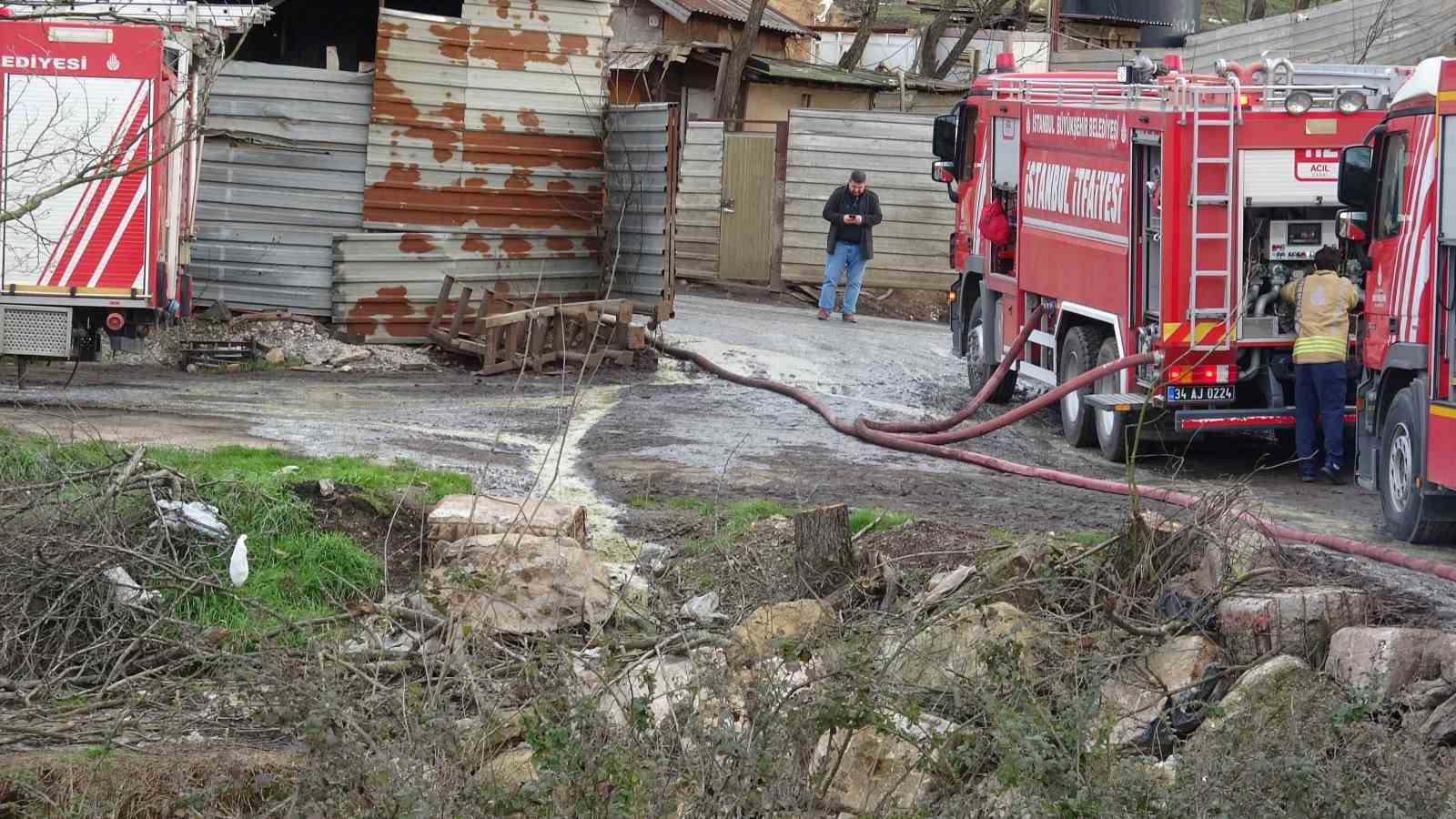 Tuzla&rsquo;da geri d&ouml;n&uuml;ş&uuml;m deposunda yangın
