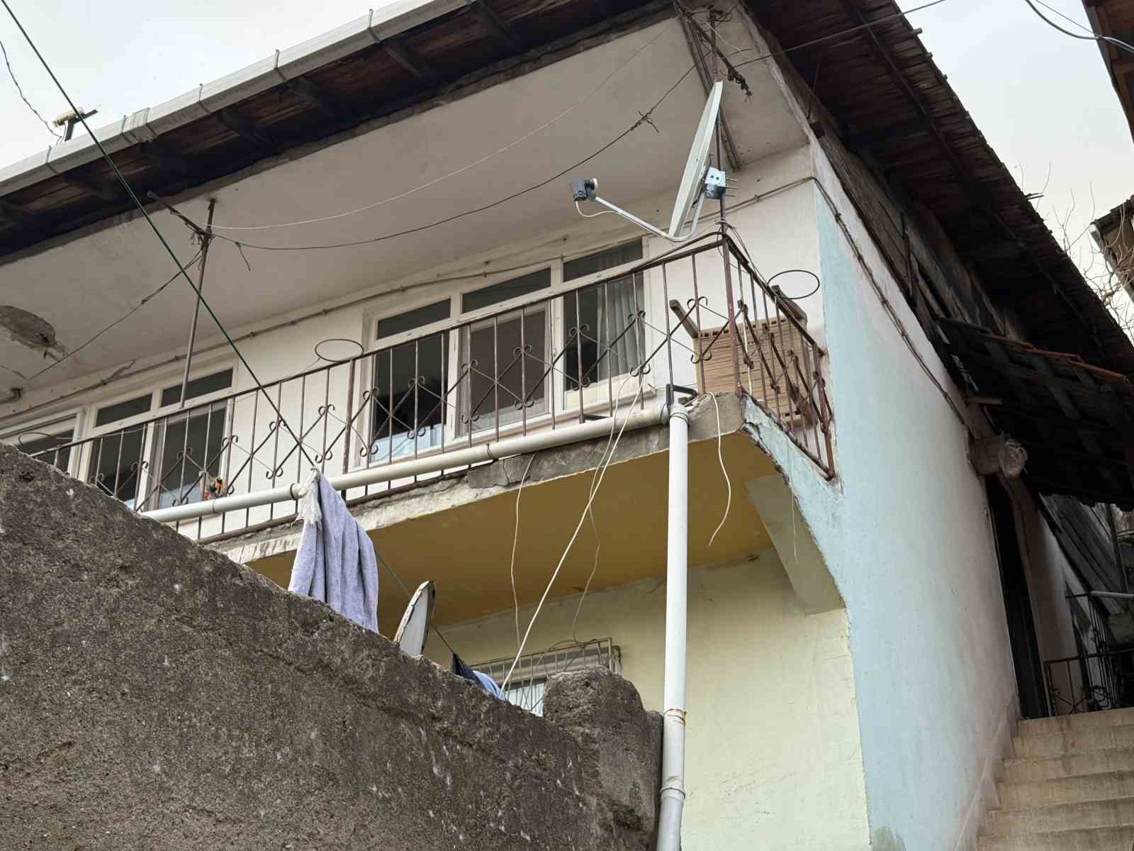 Fayanslar kabarınca AFAD ve polis harekete geçti: Ev tedbiren tahliye edildi