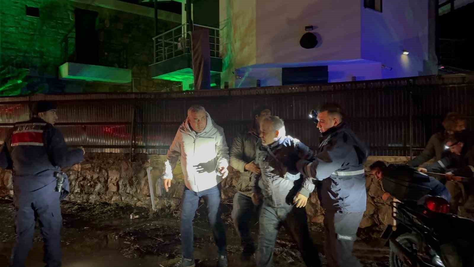 Datça’da sele kapılan sürücü, çalıya tutunarak hayatta kaldı