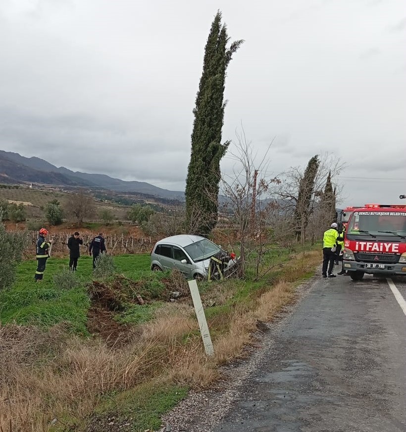 Buldan&rsquo;da aynı yolda ikinci kaza, otomobil &uuml;z&uuml;m bağına u&ccedil;tu
