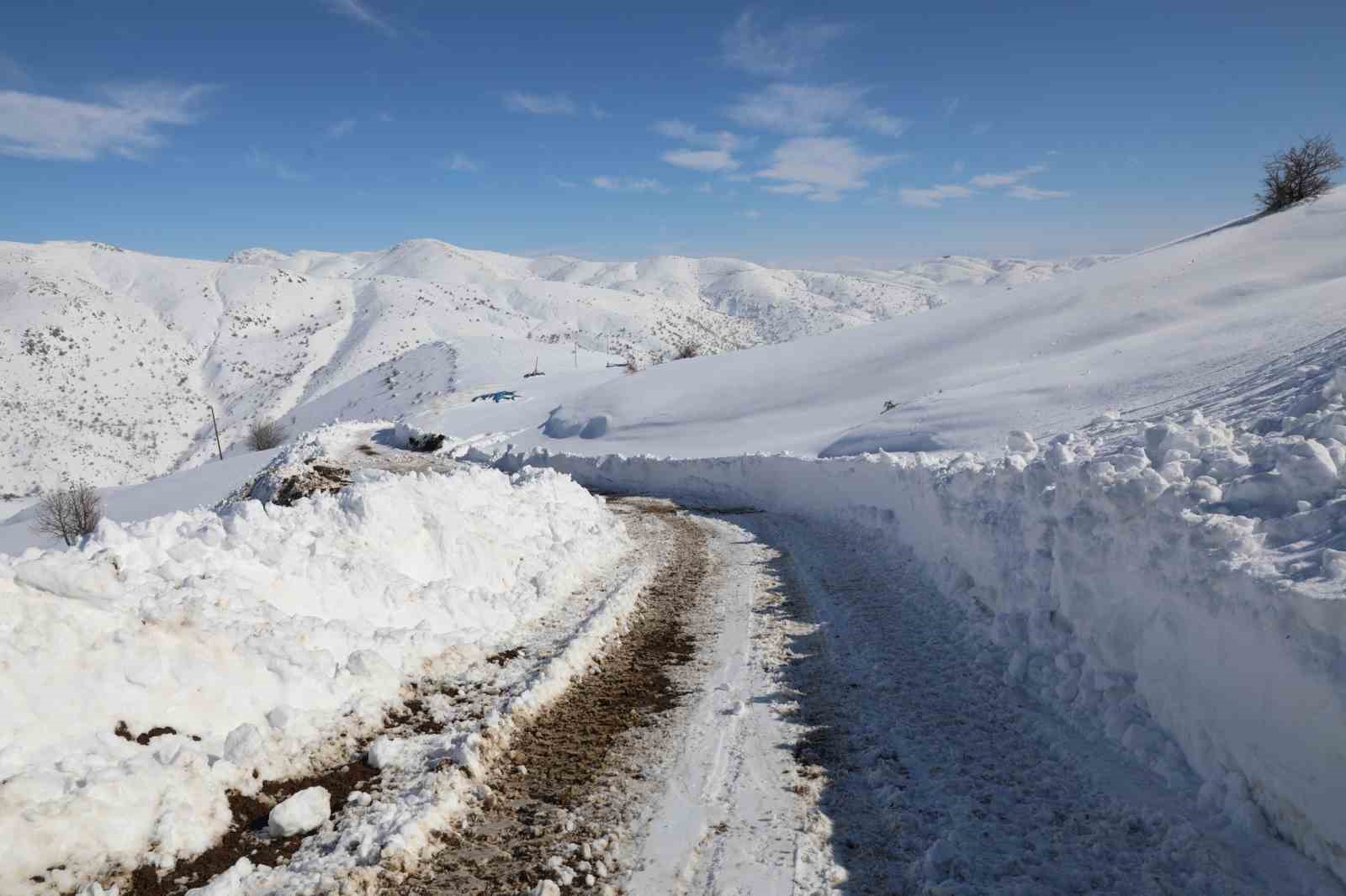 Battalgazi Belediyesi kırsalda kapalı yolları a&ccedil;tı
