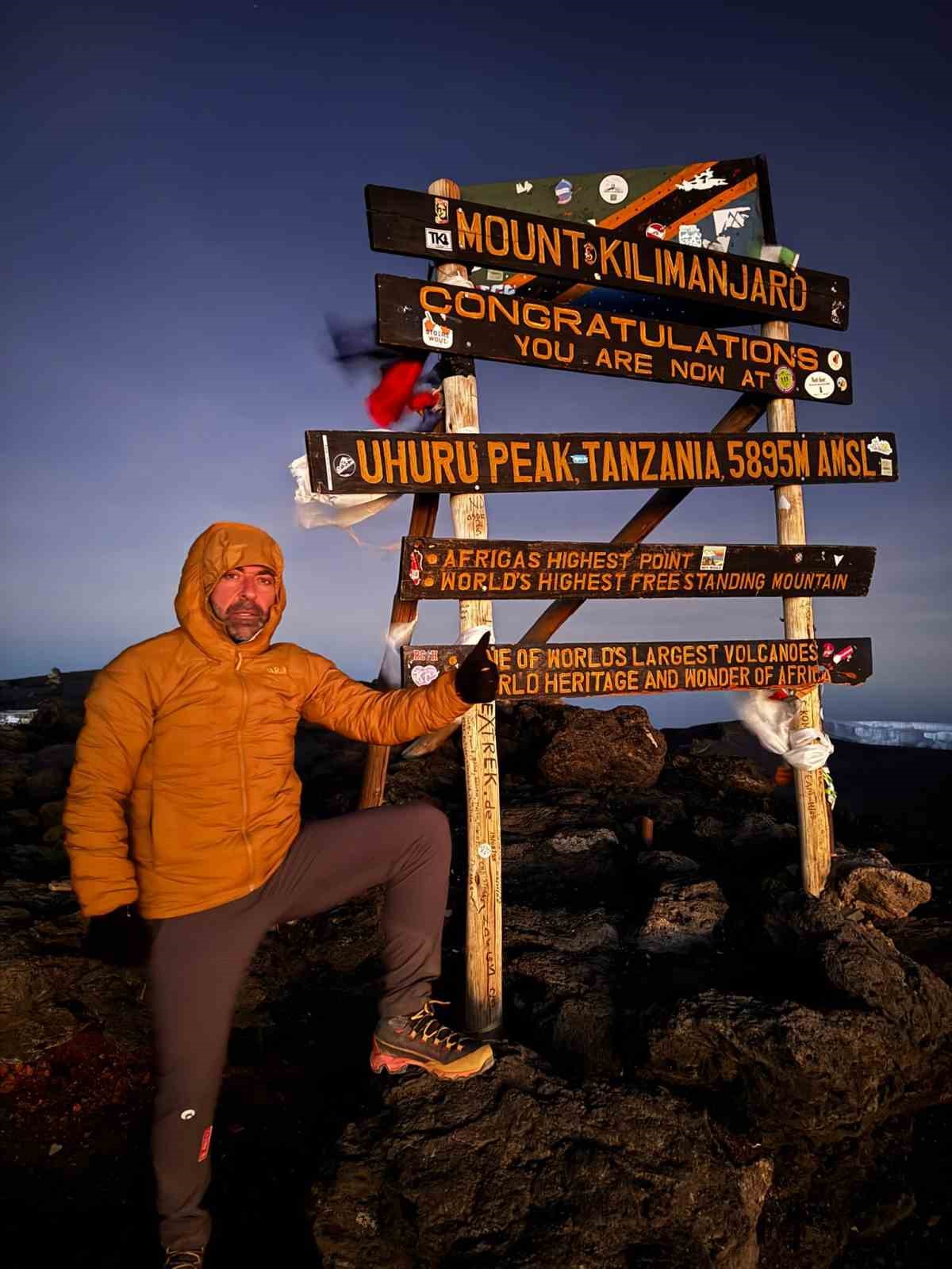 Hakkarili dağcı Kilimanjaro zirvesinde
