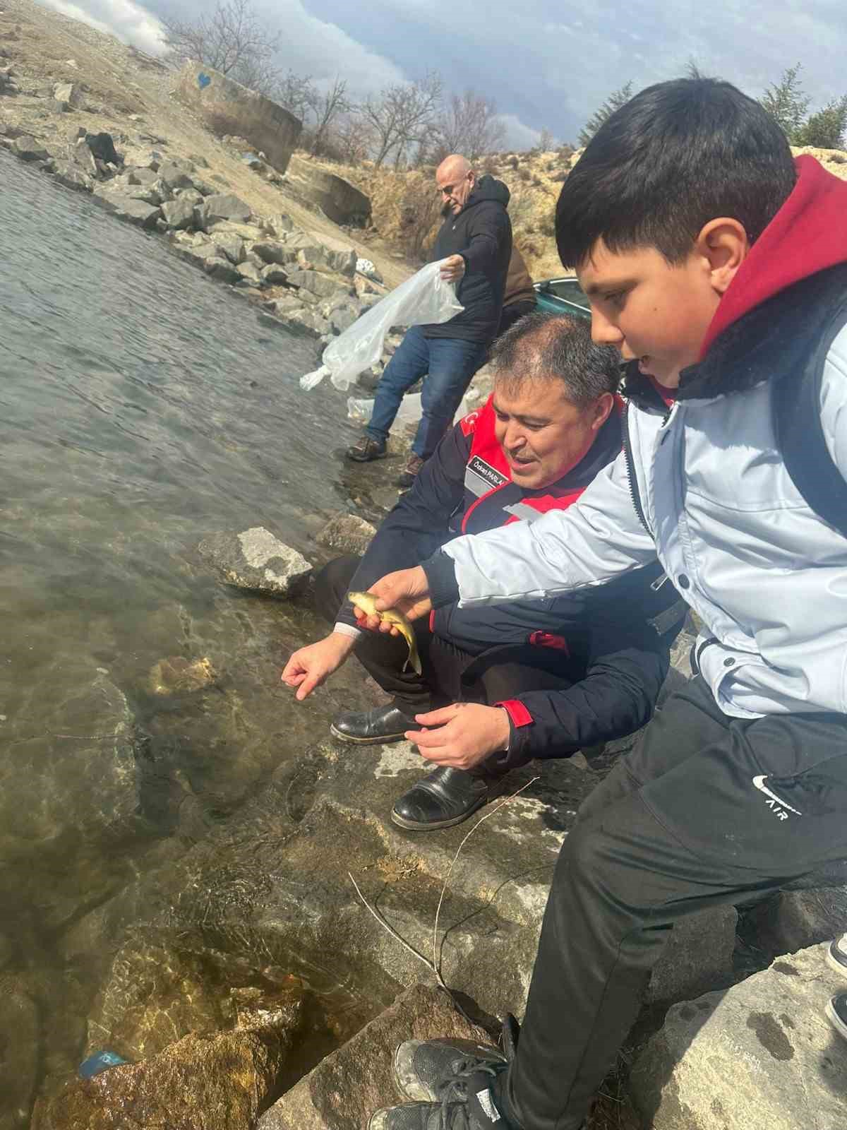 G&ouml;l ve g&ouml;letlerde balıklandırma &ccedil;alışması
