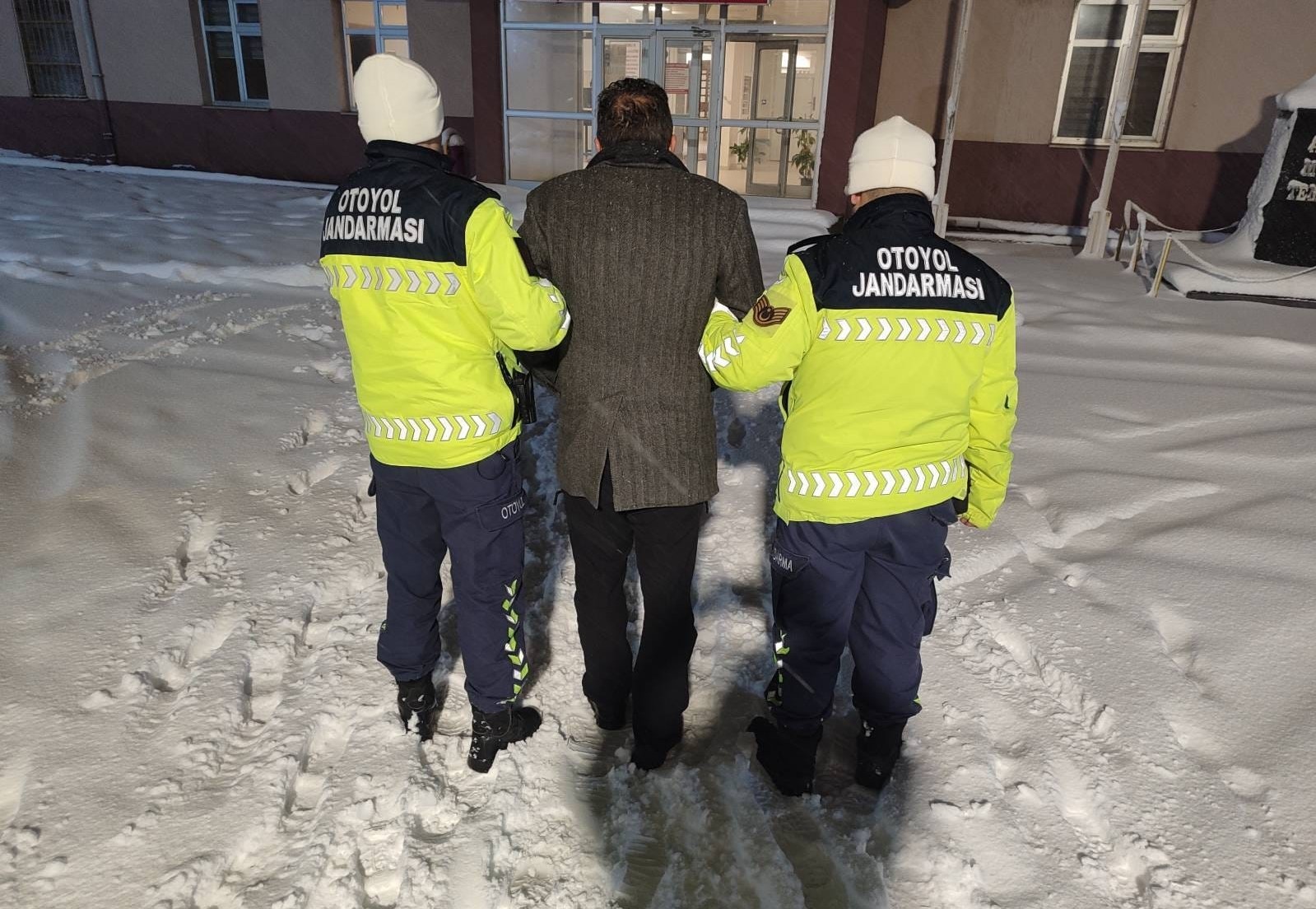 Gaziantep’te yol verme kavgasında 2 kardeşi silahla vuran şahıs tutuklandı