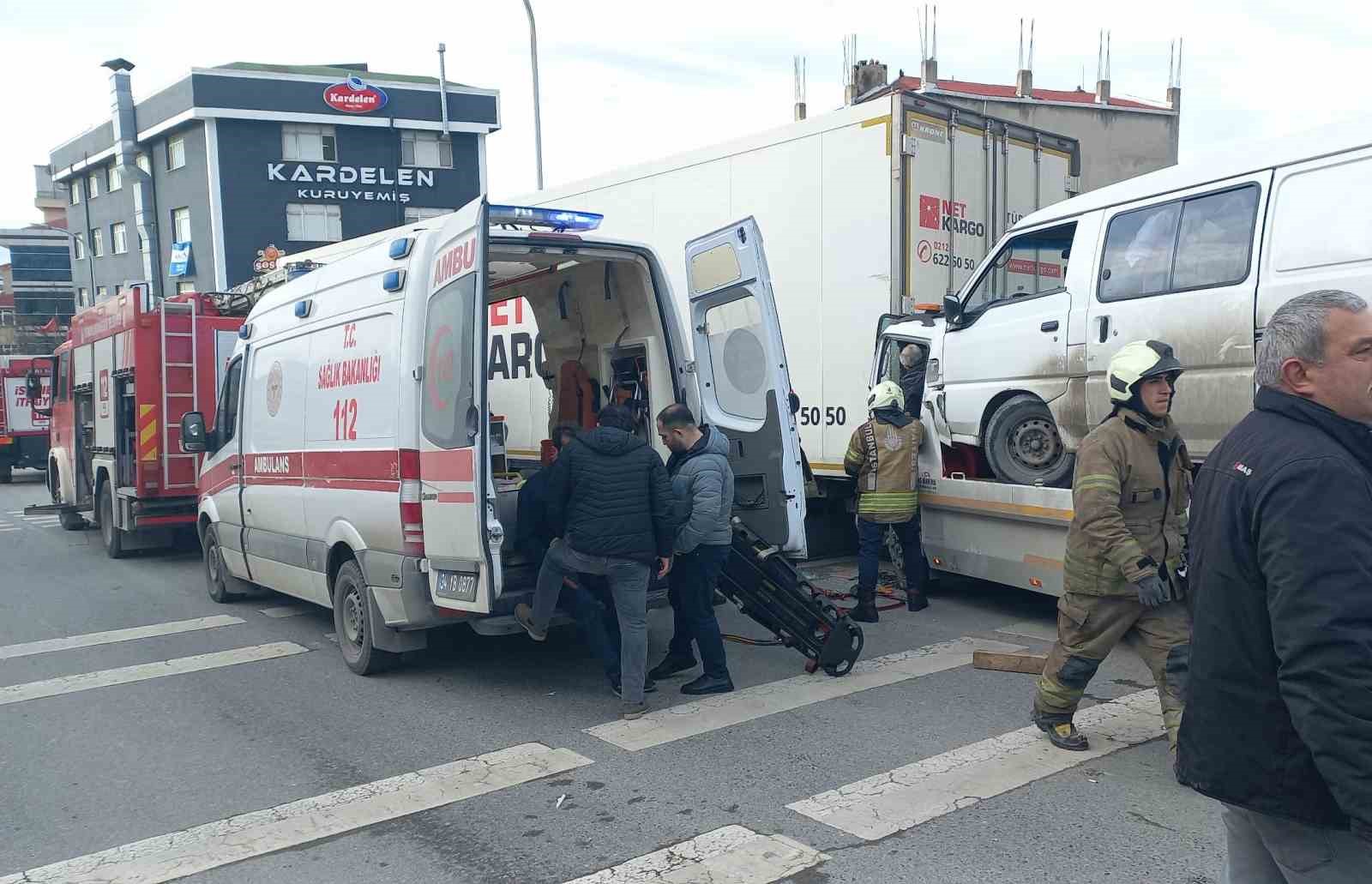 Bağcılar&rsquo;da &ccedil;ekici dehşet sa&ccedil;tı: 4 yaralı
