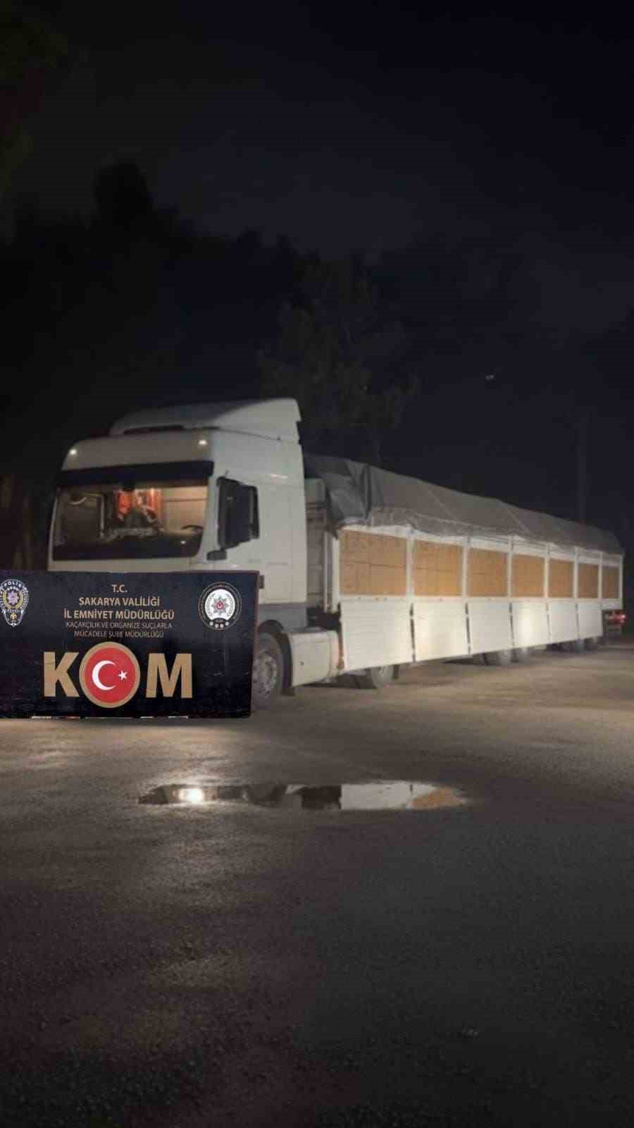 8 milyon kaçak makaronla Sakarya’dan İstanbul’a yola çıktı, yakalandı