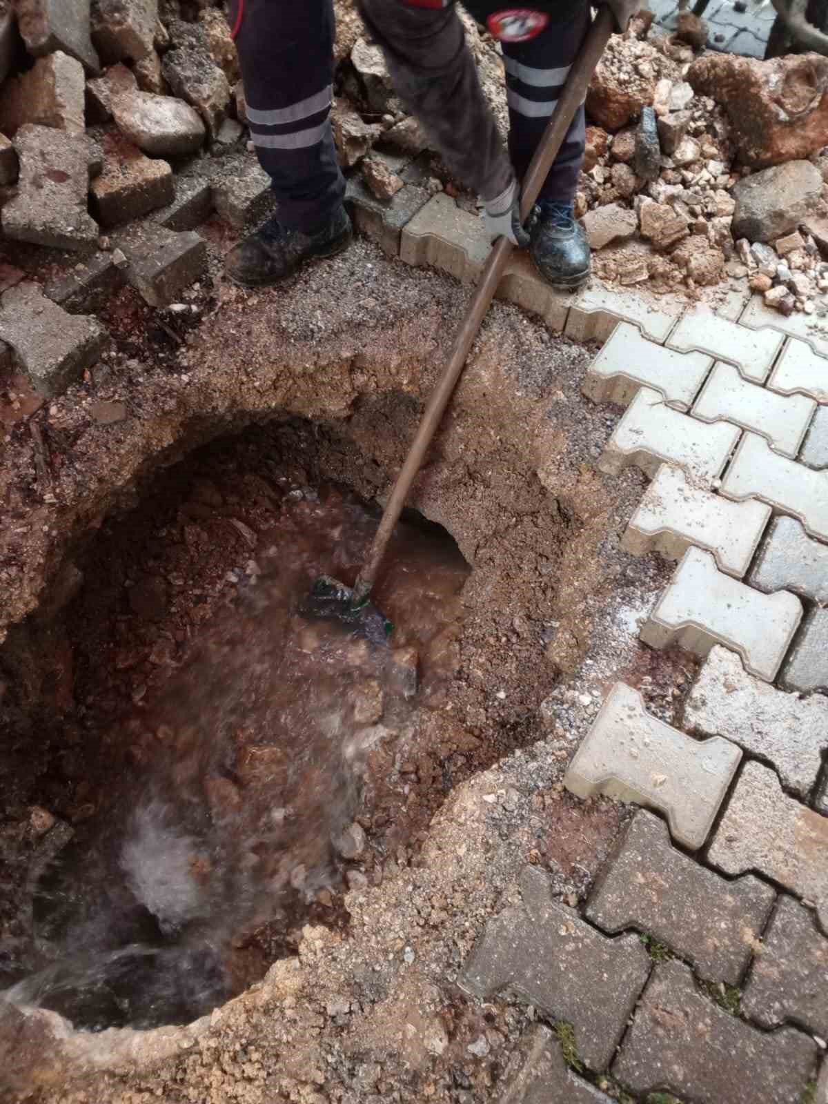 Menteşe Belediyesi ekiplerinden, 24 saatlik kesintisiz m&uuml;dahale
