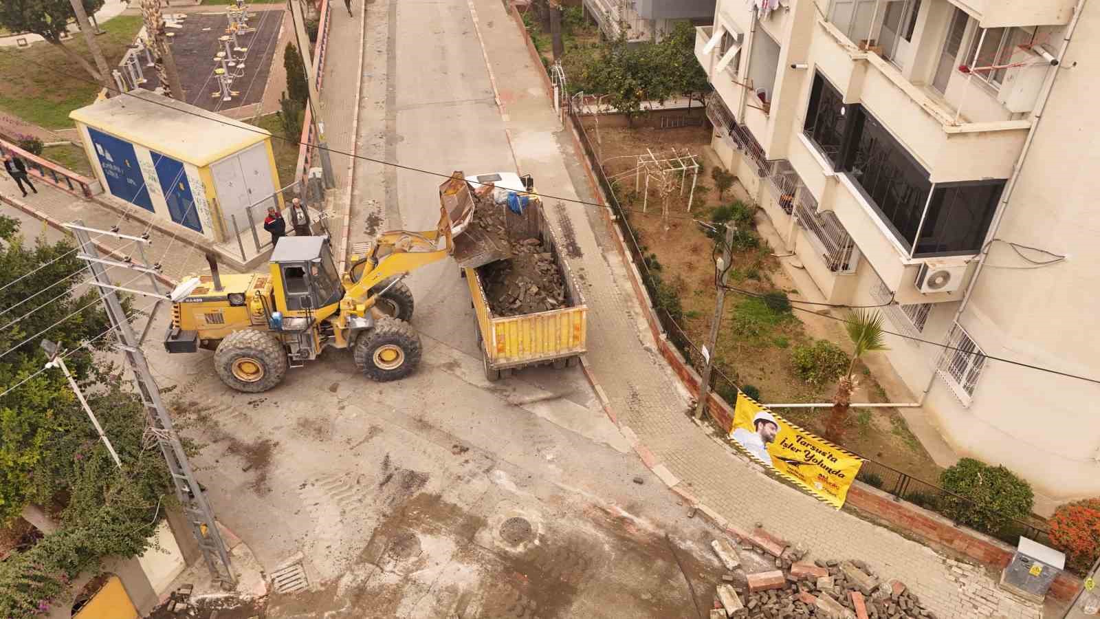 Tarsus Belediyesi kent genelinde kaldırımları yeniliyor
