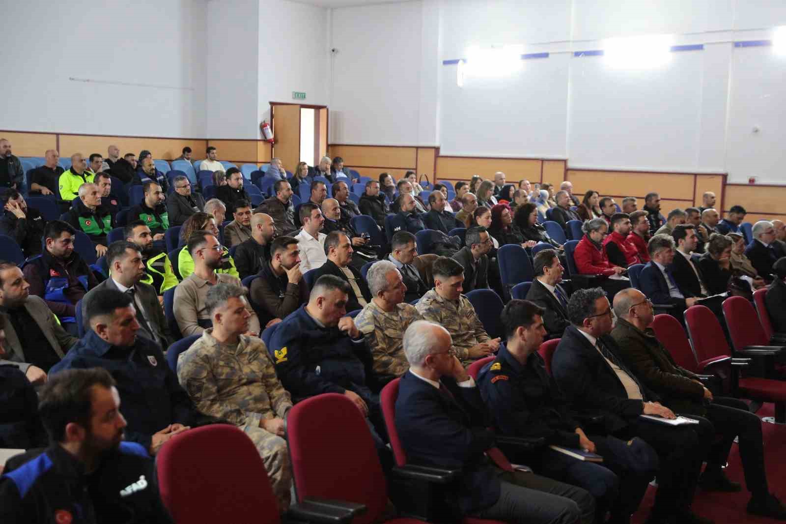 Aliağa&rsquo;da &rsquo;İl&ccedil;e Afet M&uuml;dahale Planı&rsquo; toplantısı ger&ccedil;ekleştirildi

