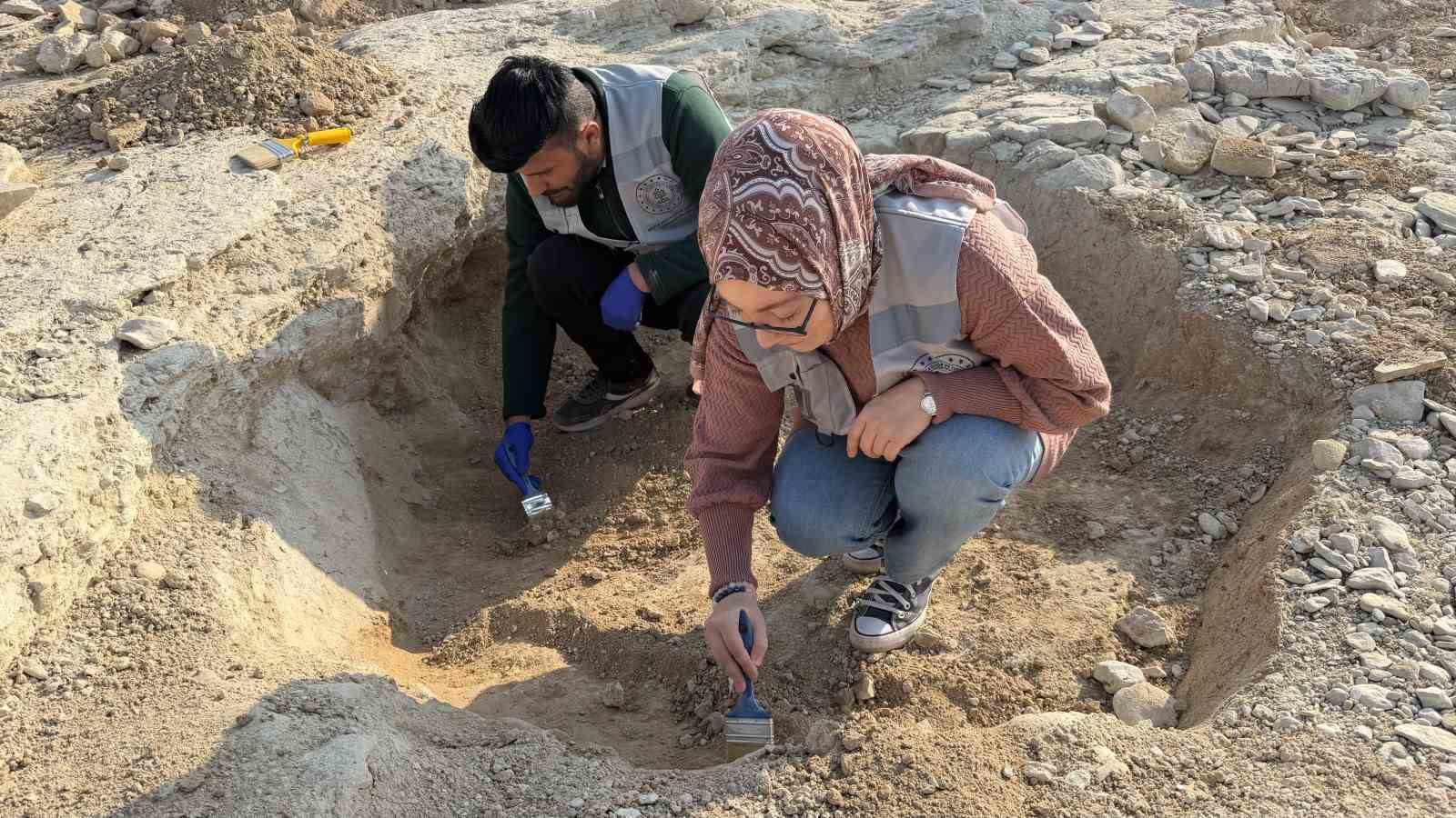 Adıyaman’da, Göbeklitepe’deki ‘T’ şekilli taşların benzeri ortaya çıktı
