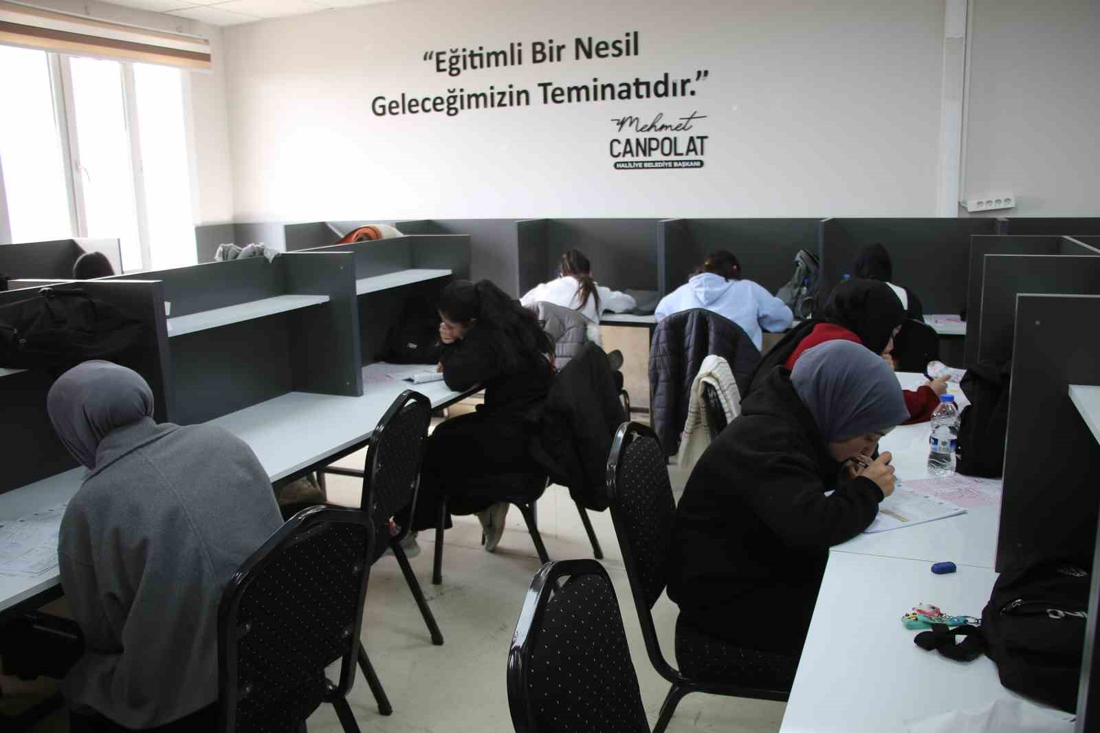 Haliliye’de gençlere destek