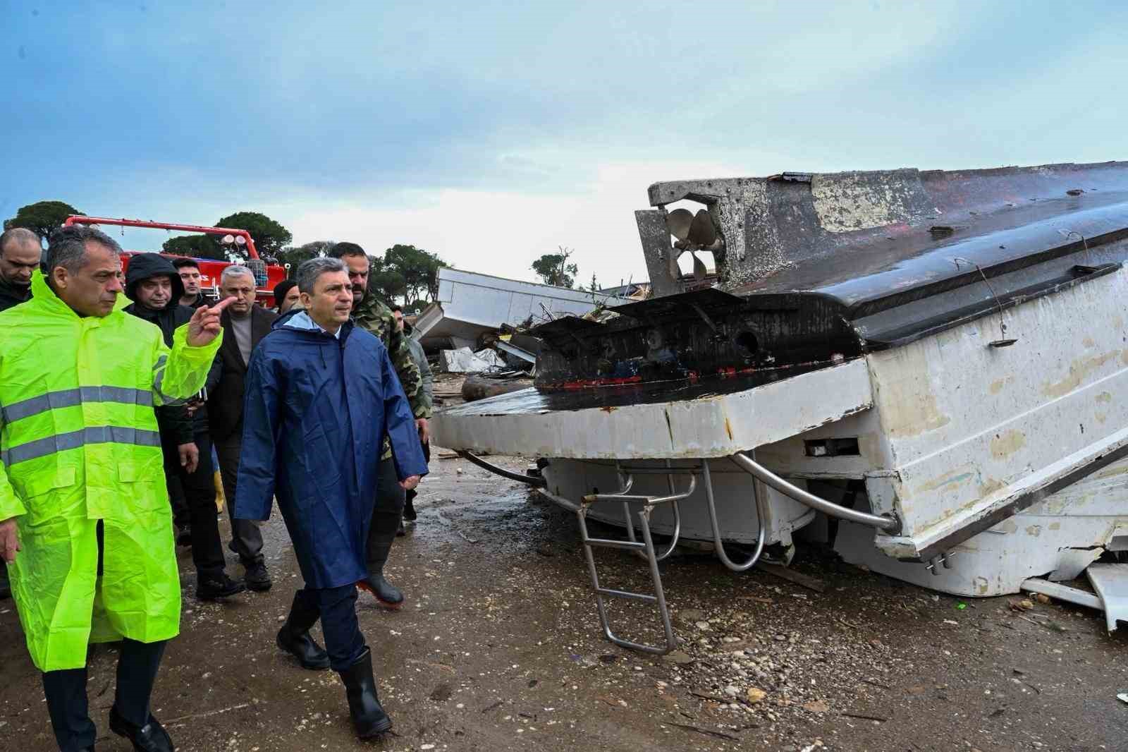 Antalya Valisi Şahin: "Seralar ciddi hasar g&ouml;rd&uuml;, bir kişi yaralandı"
