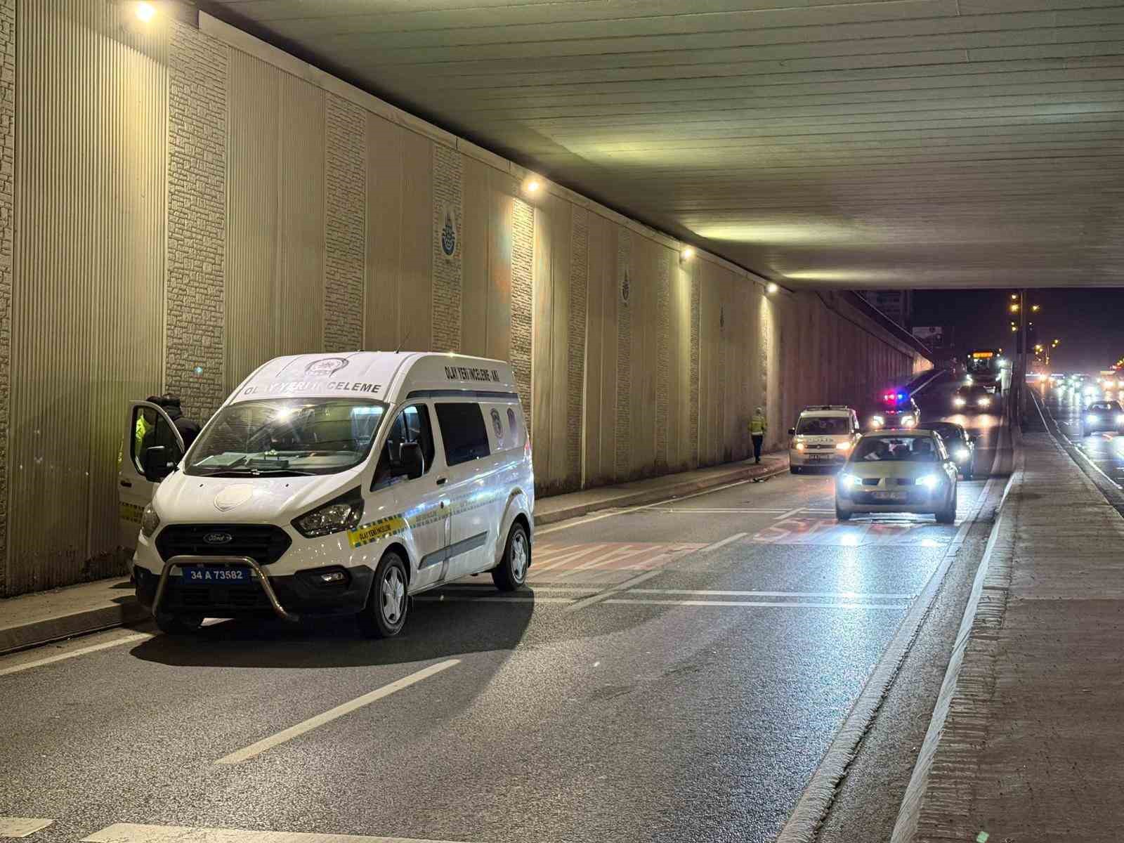 Beylikdüzü’nde yolun karşısına geçerken minibüsün çarptığı kadın öldü