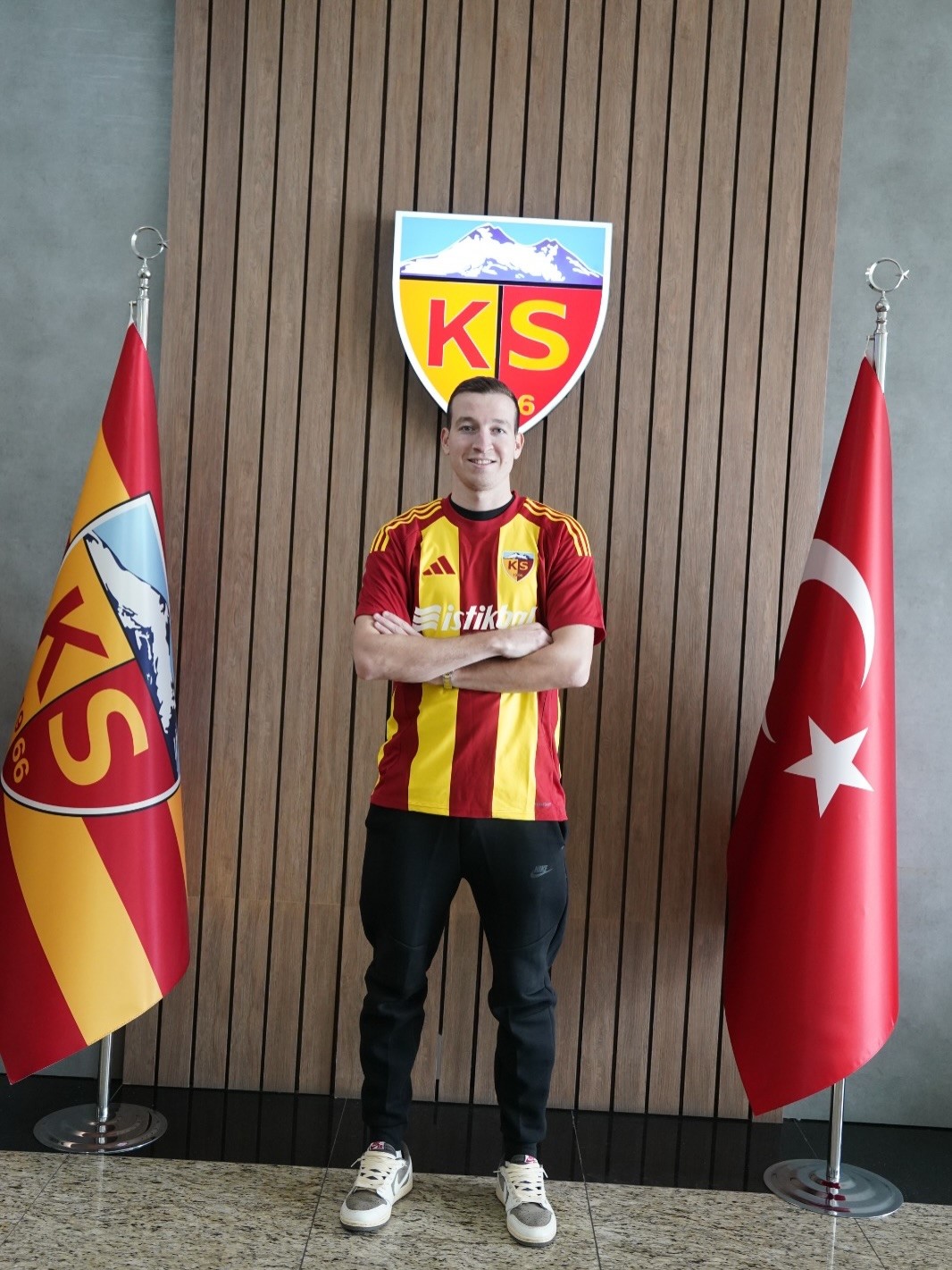 Kayserispor, Denis Makarov&rsquo;u a&ccedil;ıkladı
