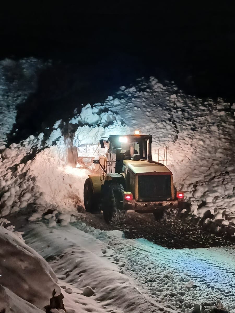 Kemaliye’de kapanan grup köy yolları ulaşıma açıldı