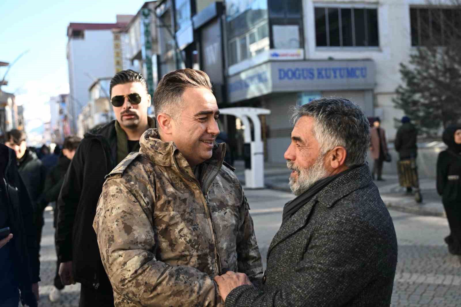 Ağrı Emniyet Müdürü Önder, esnaf ve vatandaşlarla bir araya geldi