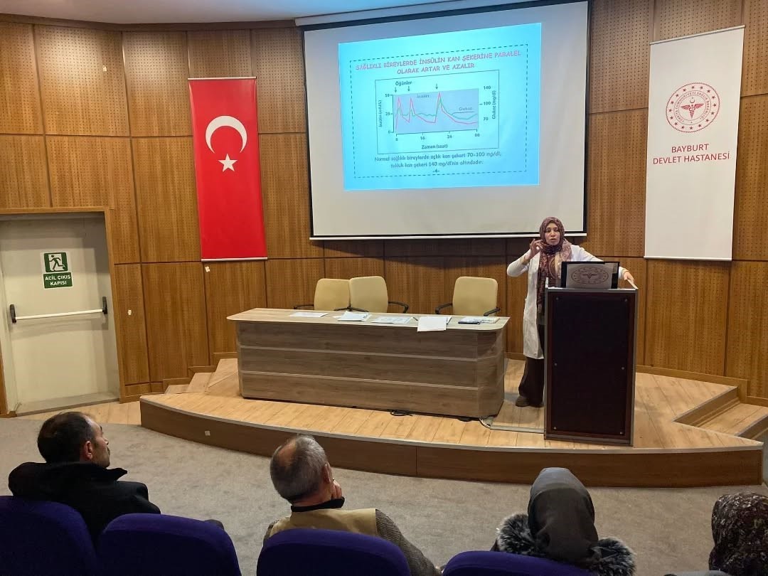 Yılın ilk diyabet okulu eğitimi yoğun katılımla gerçekleştirildi