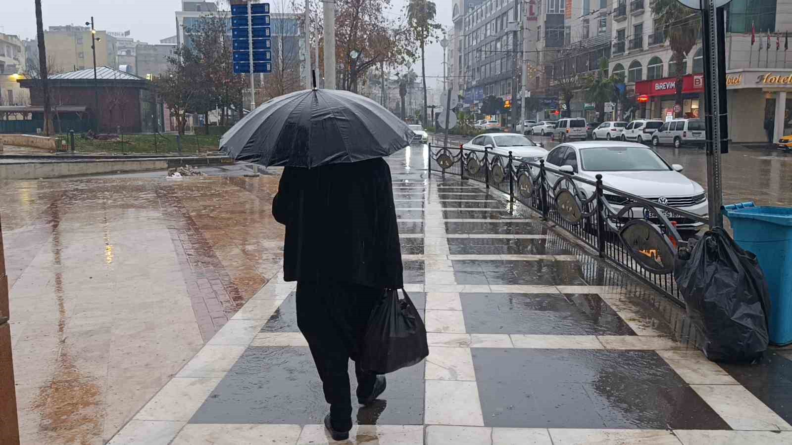 Şanlıurfa’da sağanak yağış etkili oluyor