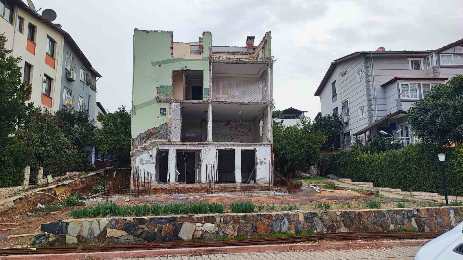 Seyhan Belediye Başkan Yardımcısı hakkında ka&ccedil;ak inşaat ve izinsiz tadilat başlattı iddiası
