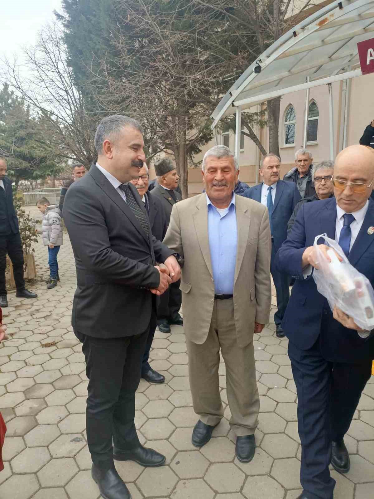 Eskişehir&rsquo;de g&ouml;n&uuml;l k&ouml;pr&uuml;s&uuml;: Şehit yakınları ve gaziler huzurevinde ağırlandı
