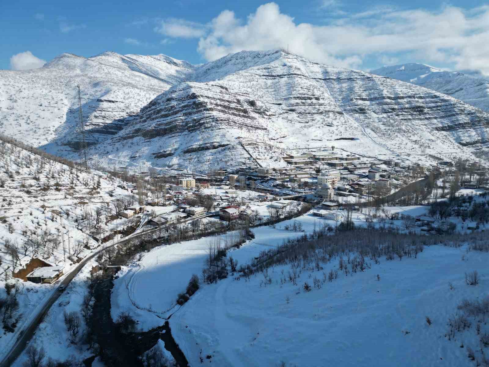 Şırnak&rsquo;ta dereler buz tuttu
