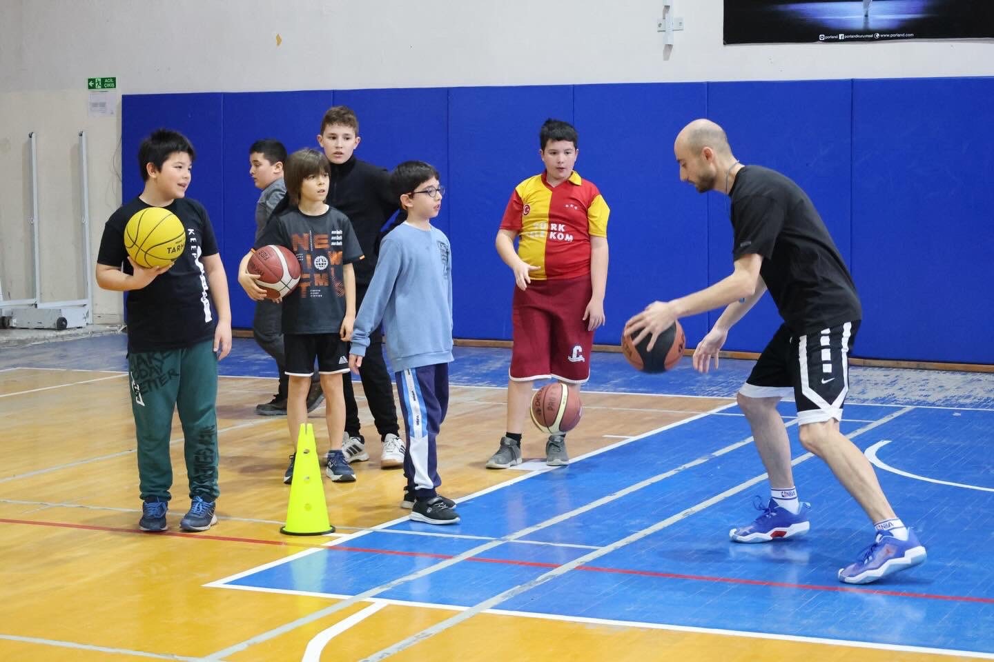 Bilecik&rsquo;te basketbol spor okulları antrenmanları s&uuml;r&uuml;yor
