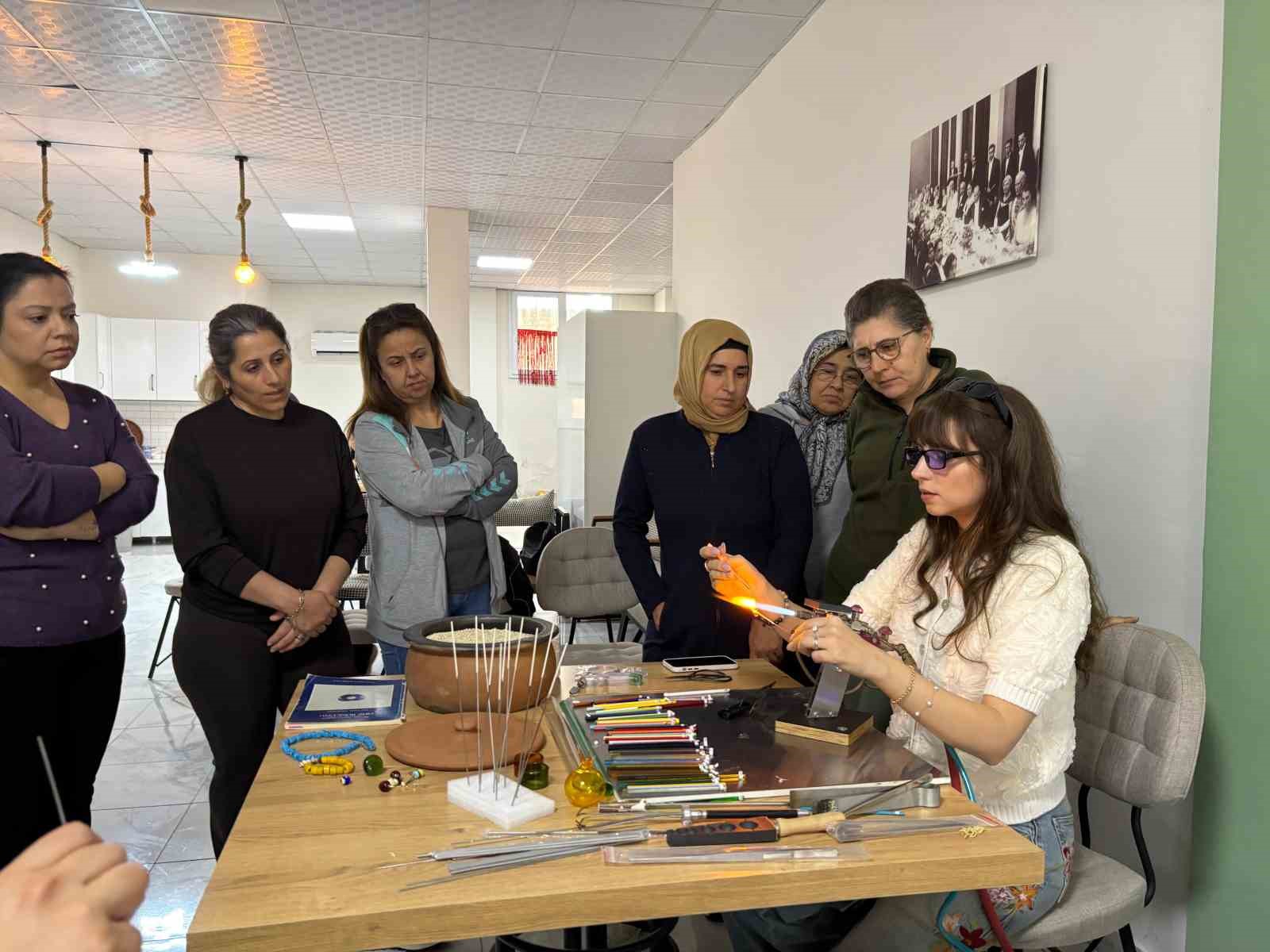 Germencik’te cam sanatları kursu yoğun ilgiyle başladı