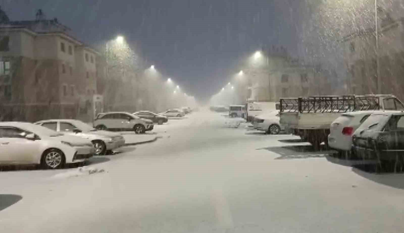 G&ouml;lbaşı il&ccedil;esinde yoğun kar yağışı

