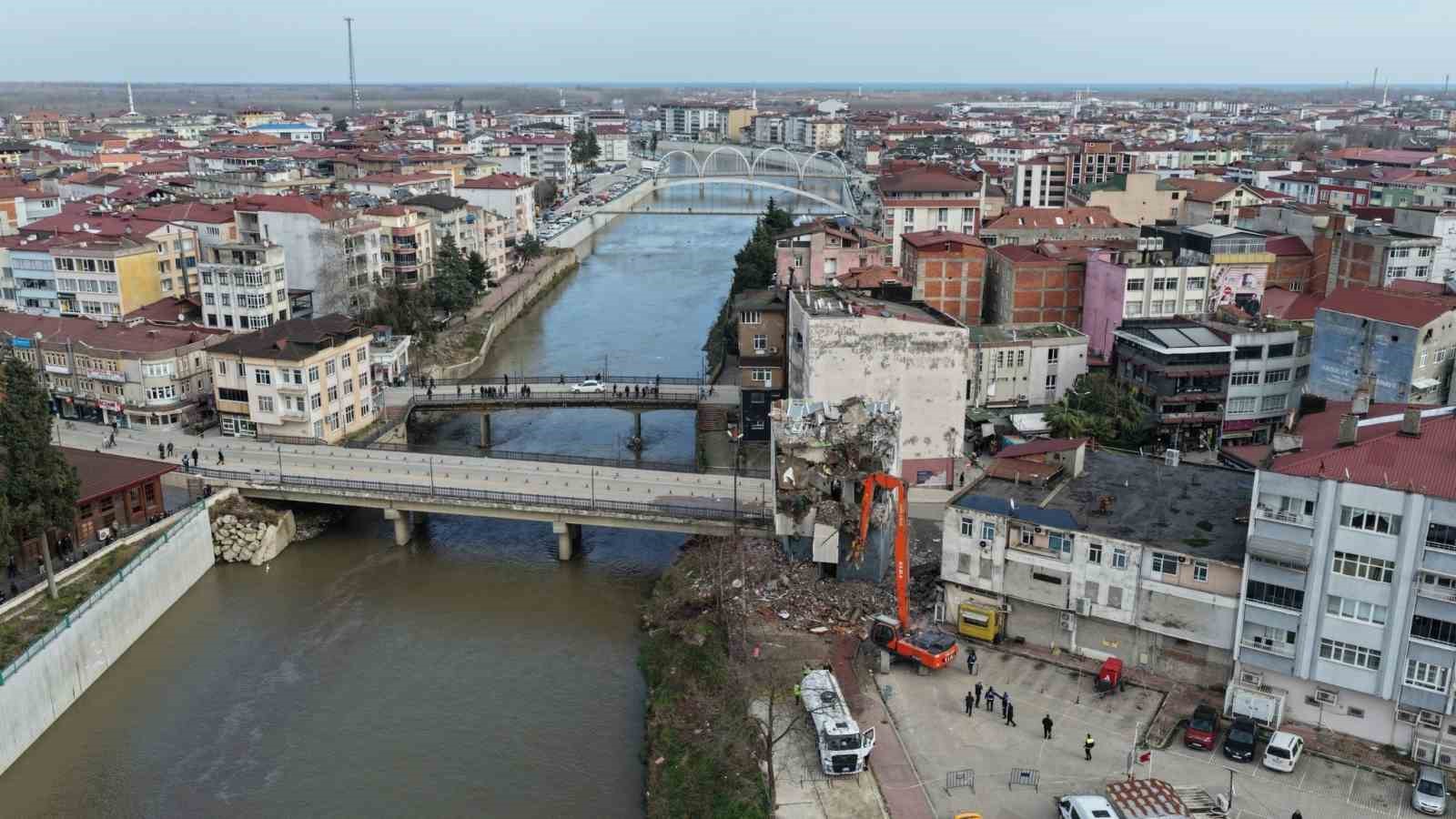 Terme Çayı Islah Projesi’nde yıkımlar başladı