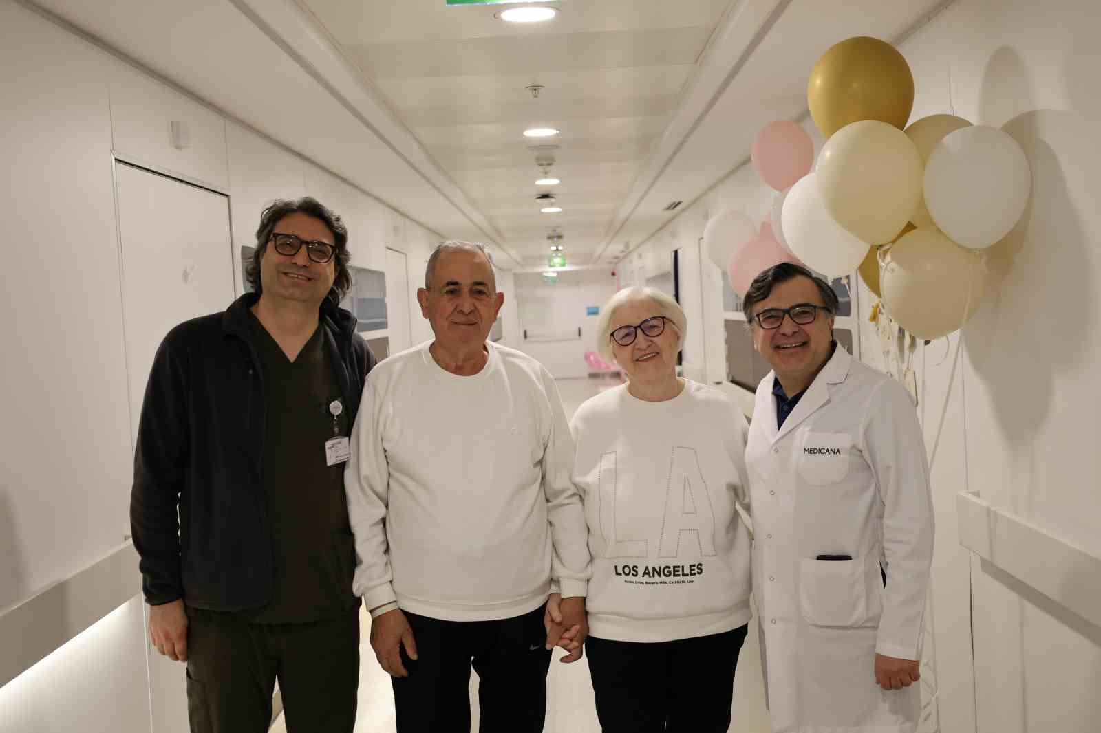 El ele gelip 24 saatte ayağa kalktılar