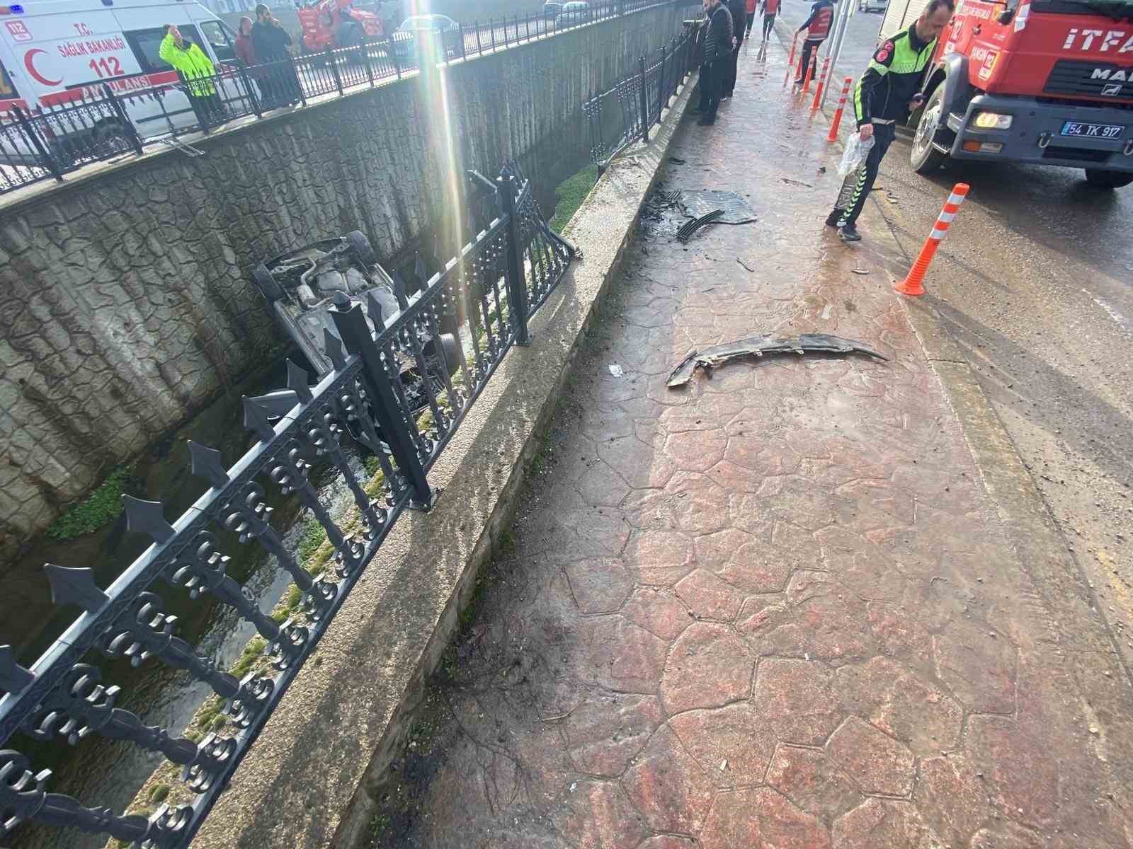 Sakarya’da kanala devrilen otomobilin sürücüsü 7 günlük hayat mücadelesini kaybetti