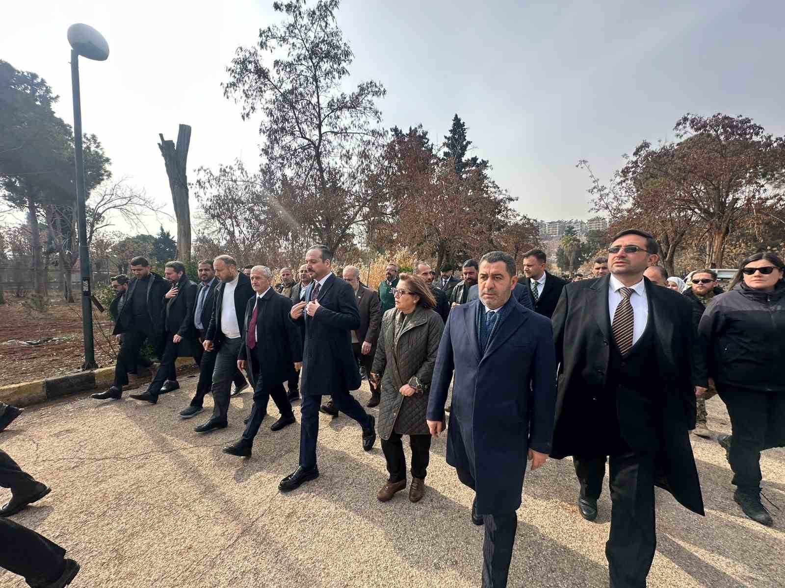 AK Parti Gaziantep Milletvekili Bünyamin Bozgeyik: "Halep huzura koşuyor"