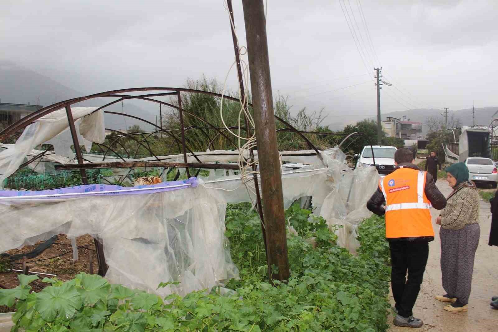 Finike&rsquo;de hortumdan zarar g&ouml;ren seralarda hasar tespiti başladı
