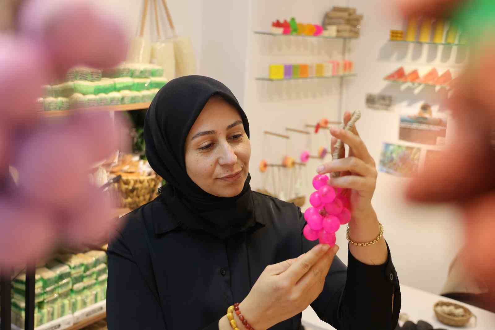 Mutfağında 3 çeşitle başladı, 100 çeşitle dükkan açtı