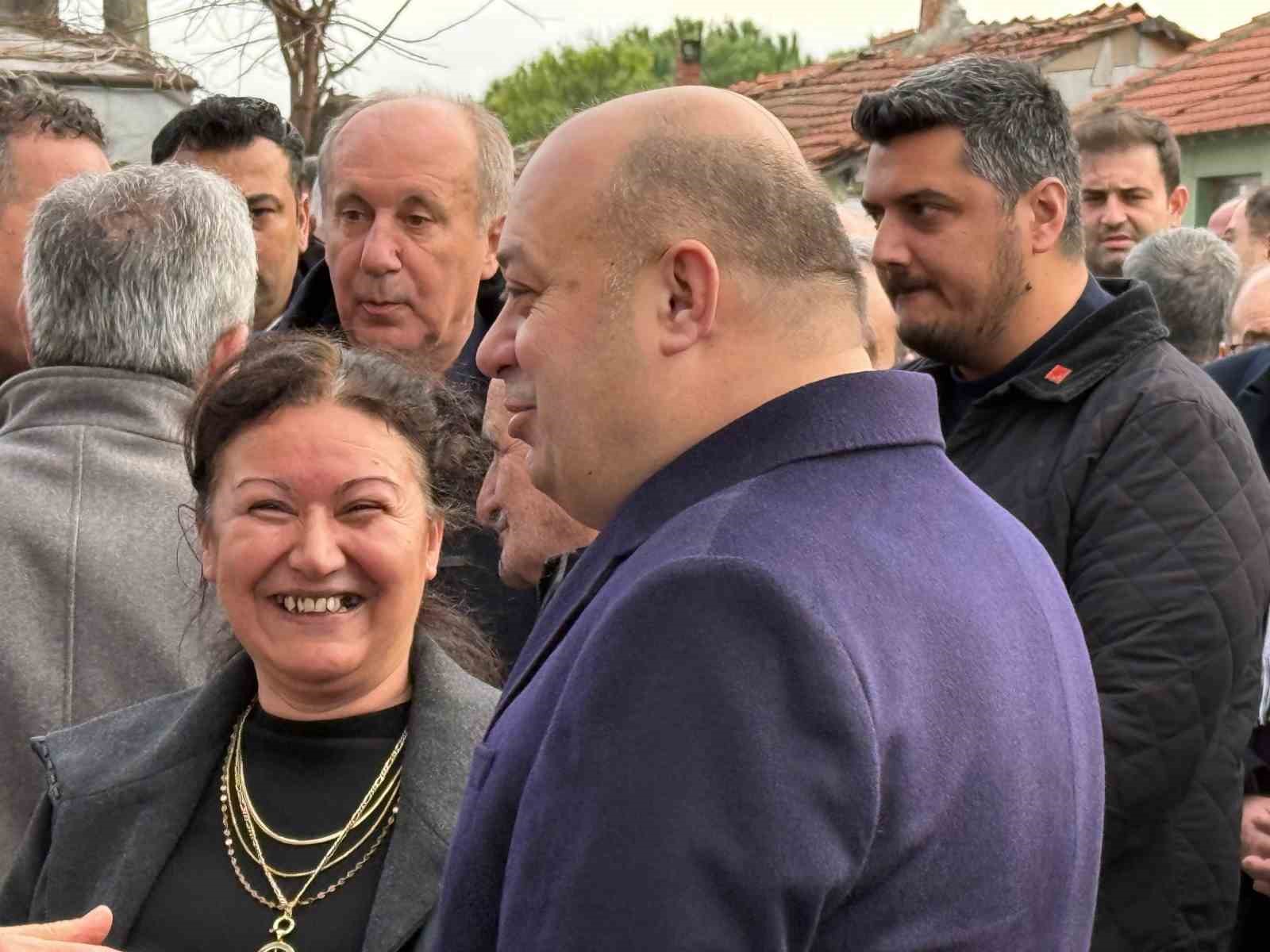 Cenazede dikkat çeken rahatlık: Başkanın kahkahaları tepki çekti