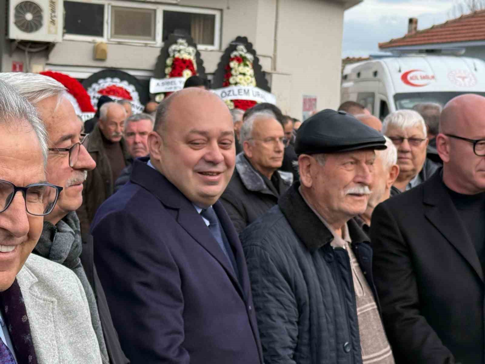 Cenazede dikkat &ccedil;eken rahatlık: Başkanın kahkahaları tepki &ccedil;ekti
