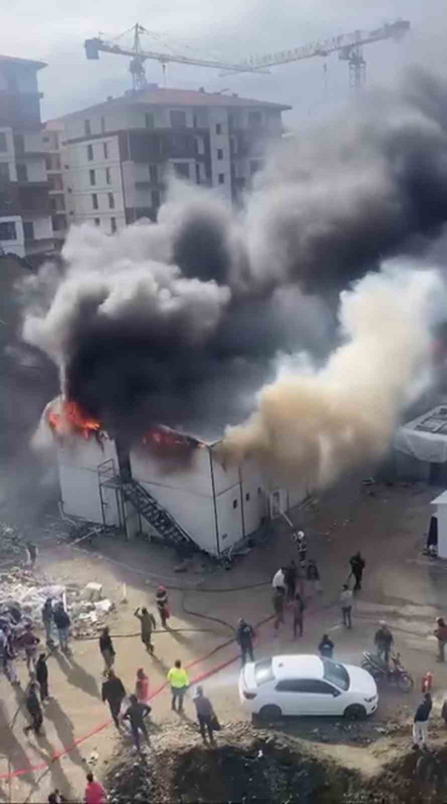 Konteyner yatakhane alevlere teslim oldu
