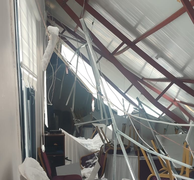 Malatya’da mevlit salonunun çatısı kardan çöktü